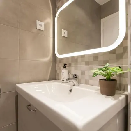 Apartment Charm And Privacy In Gothic Quarter - By Myrentalhost Barcelona